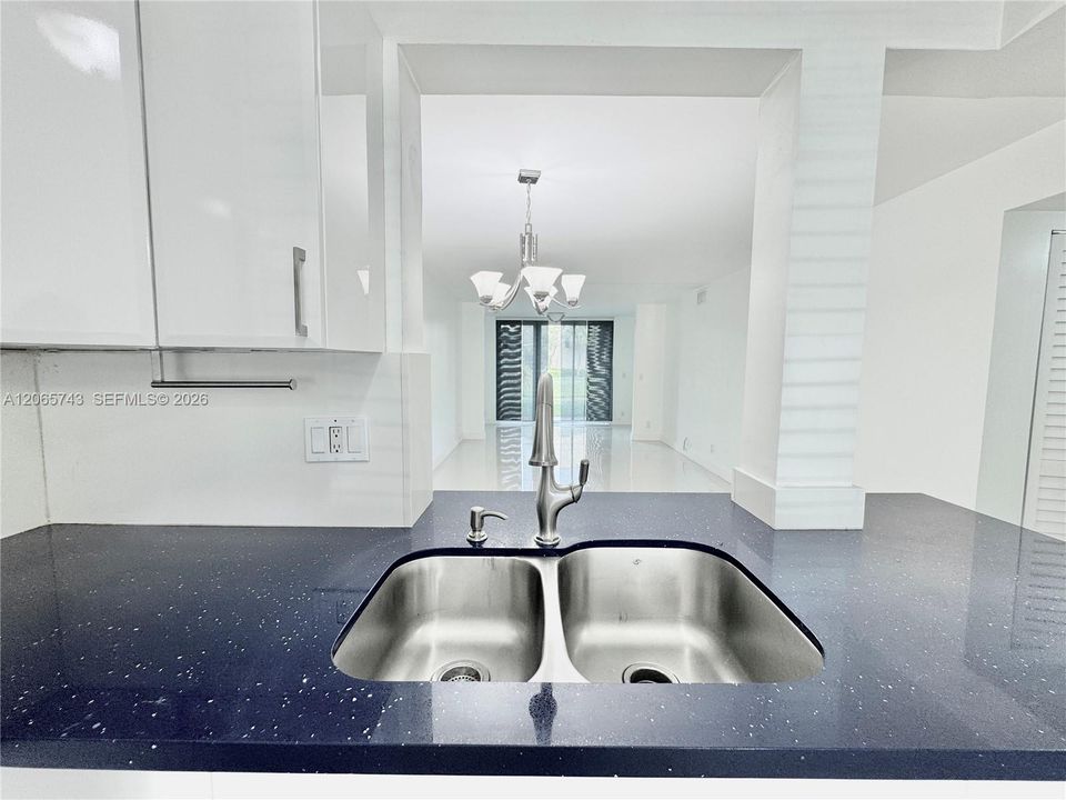 Active With Contract: $2,100 (2 beds, 2 baths, 1040 Square Feet)