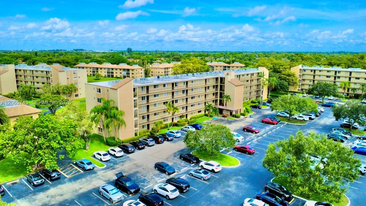 Active With Contract: $2,100 (2 beds, 2 baths, 1040 Square Feet)