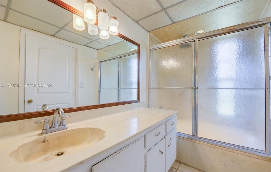 For Sale: $195,000 (2 beds, 2 baths, 979 Square Feet)