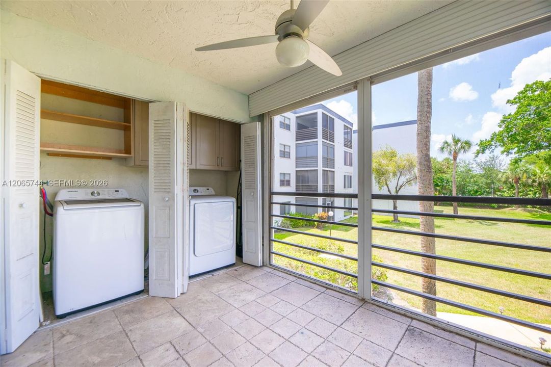 For Sale: $195,000 (2 beds, 2 baths, 979 Square Feet)