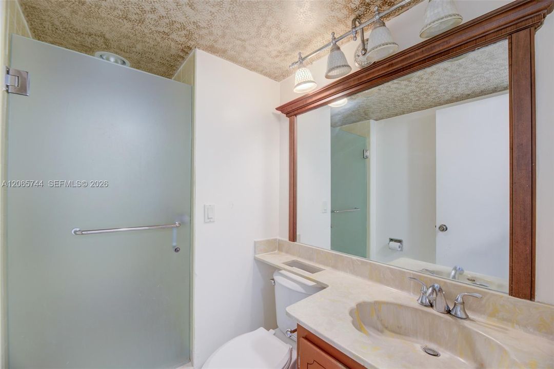 For Sale: $195,000 (2 beds, 2 baths, 979 Square Feet)