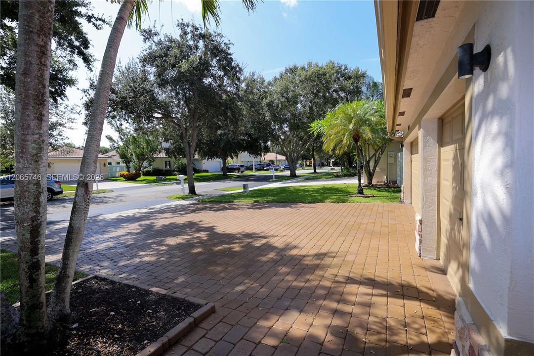 For Sale: $997,000 (5 beds, 3 baths, 3709 Square Feet)