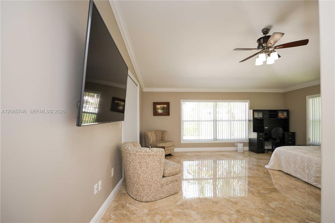 For Sale: $997,000 (5 beds, 3 baths, 3709 Square Feet)