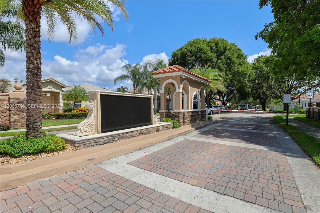 For Sale: $997,000 (5 beds, 3 baths, 3709 Square Feet)