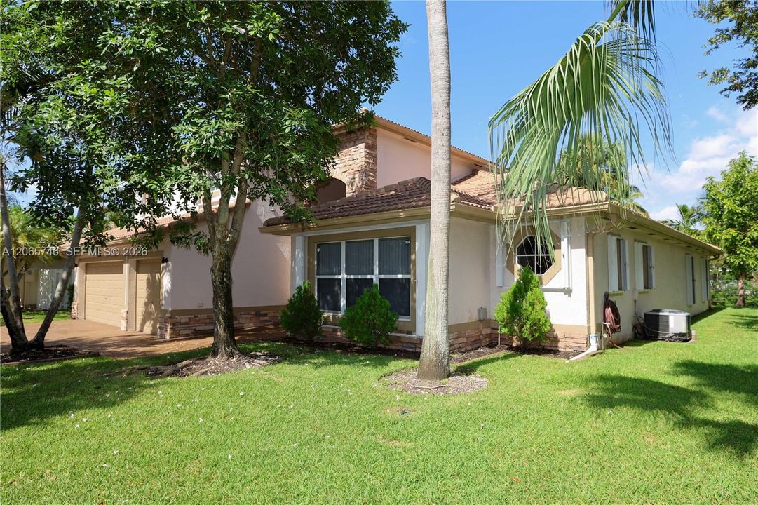 For Sale: $997,000 (5 beds, 3 baths, 3709 Square Feet)