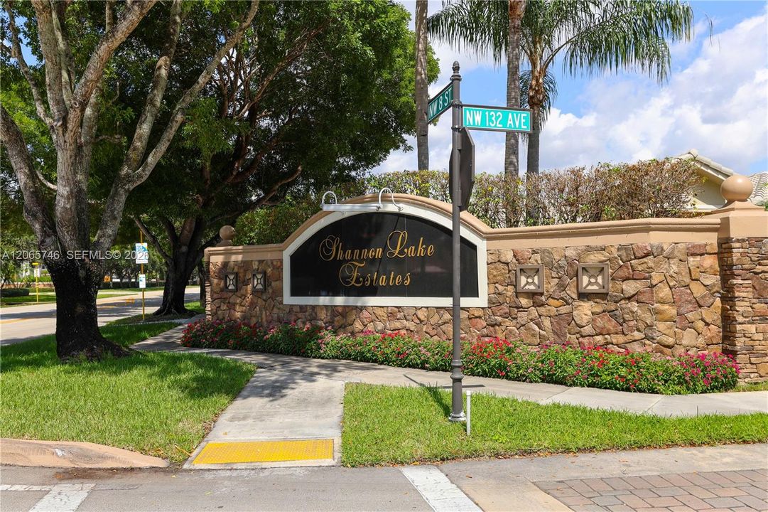 For Sale: $997,000 (5 beds, 3 baths, 3709 Square Feet)