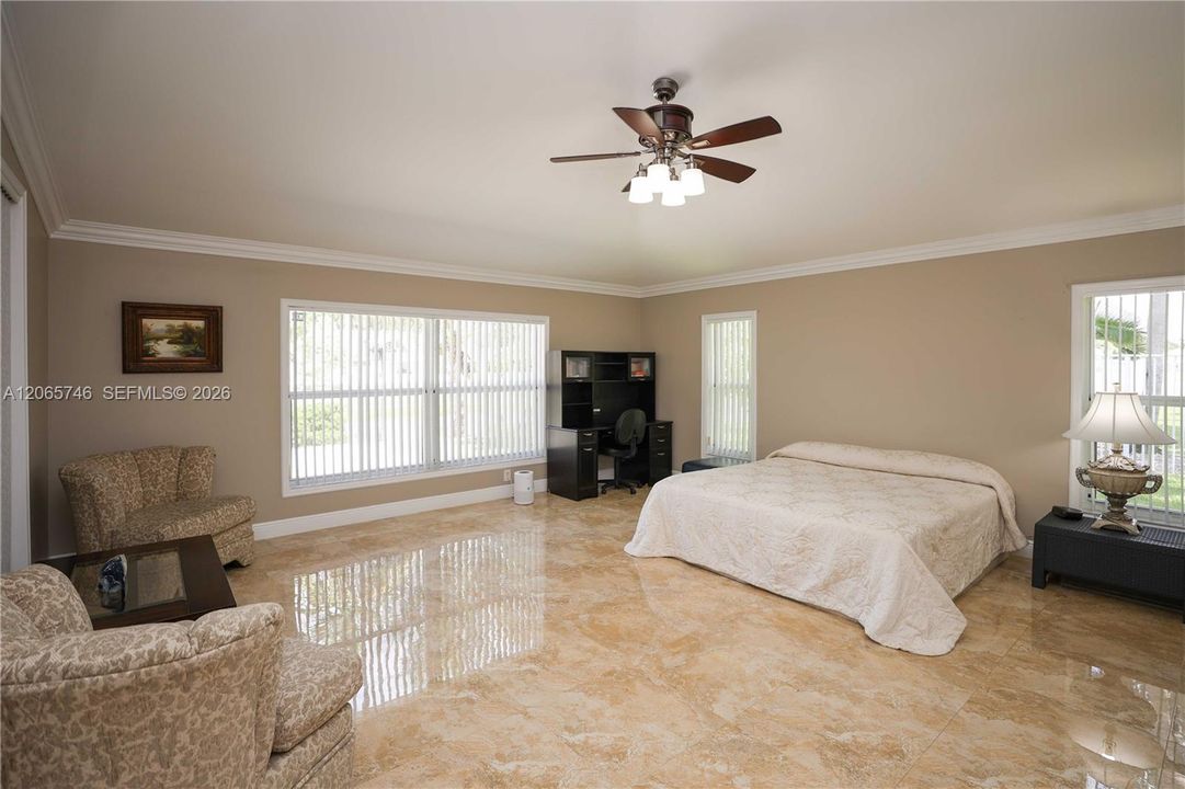 For Sale: $997,000 (5 beds, 3 baths, 3709 Square Feet)