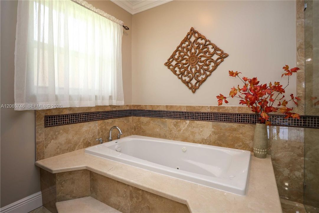 For Sale: $997,000 (5 beds, 3 baths, 3709 Square Feet)