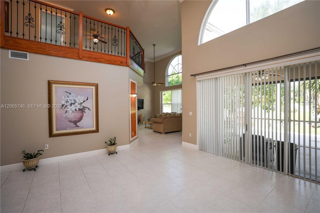 For Sale: $997,000 (5 beds, 3 baths, 3709 Square Feet)