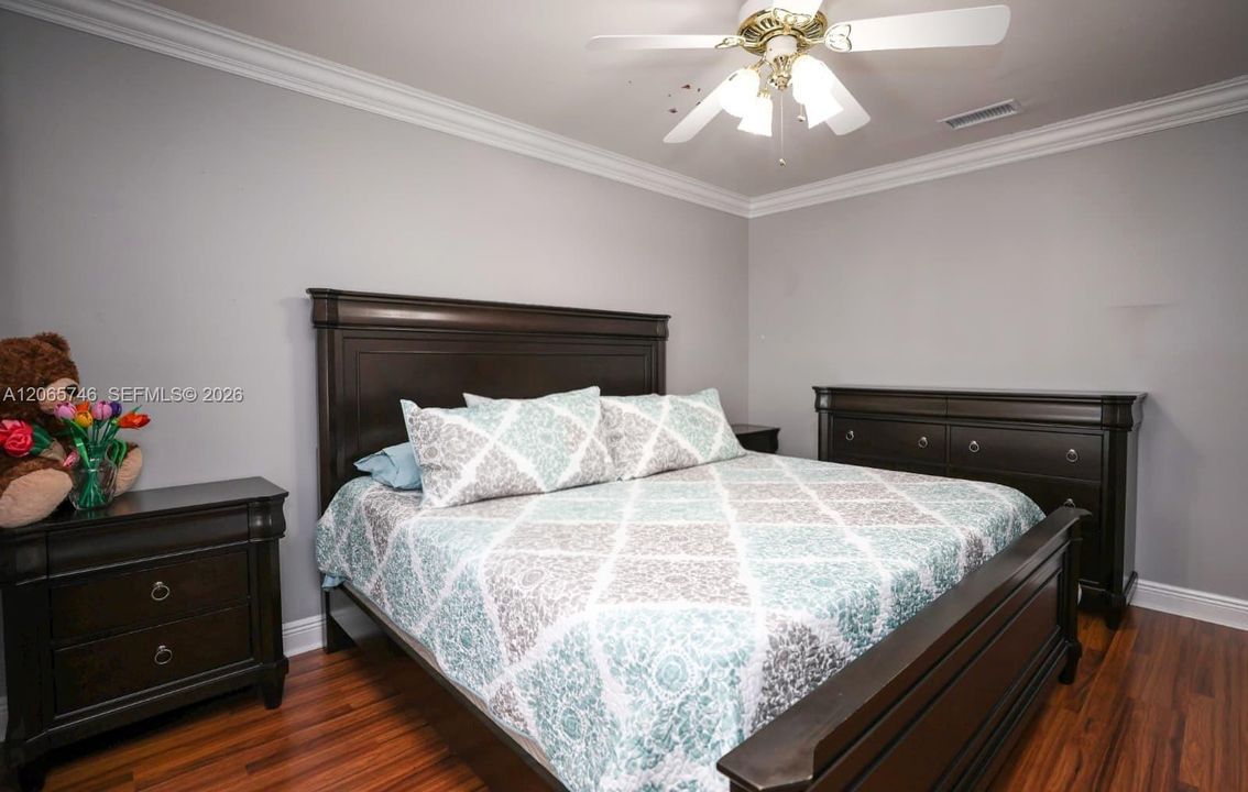 For Sale: $997,000 (5 beds, 3 baths, 3709 Square Feet)