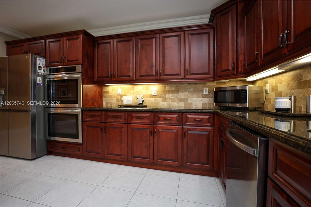 For Sale: $997,000 (5 beds, 3 baths, 3709 Square Feet)