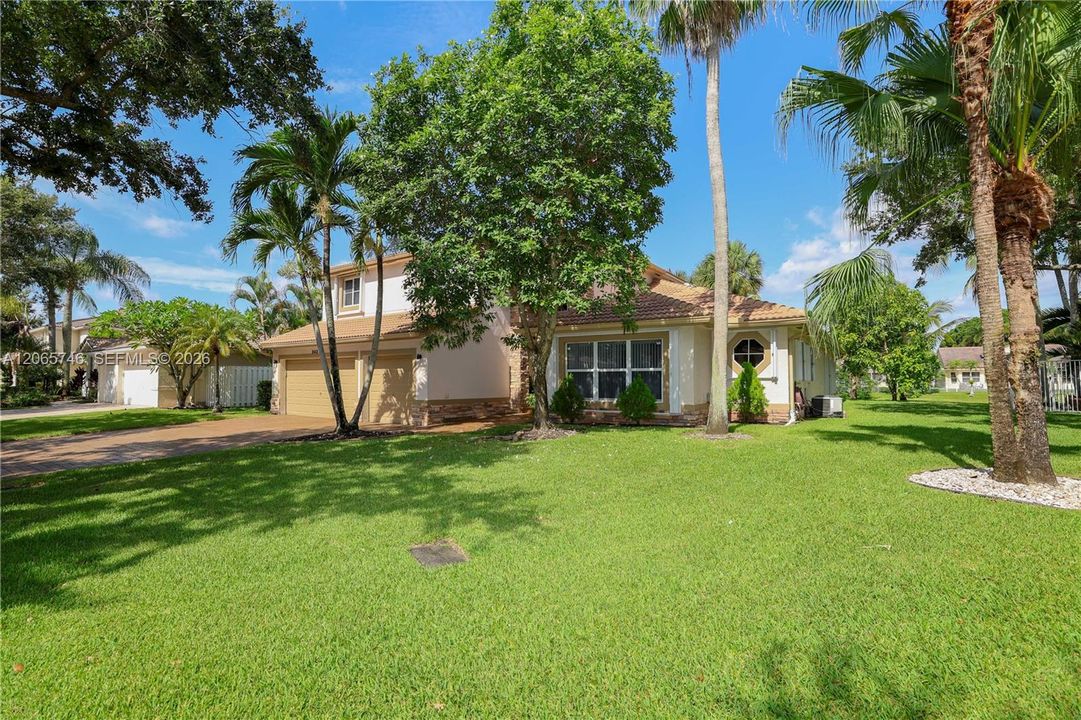 For Sale: $997,000 (5 beds, 3 baths, 3709 Square Feet)