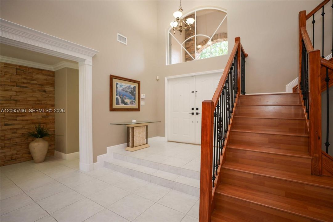 For Sale: $997,000 (5 beds, 3 baths, 3709 Square Feet)