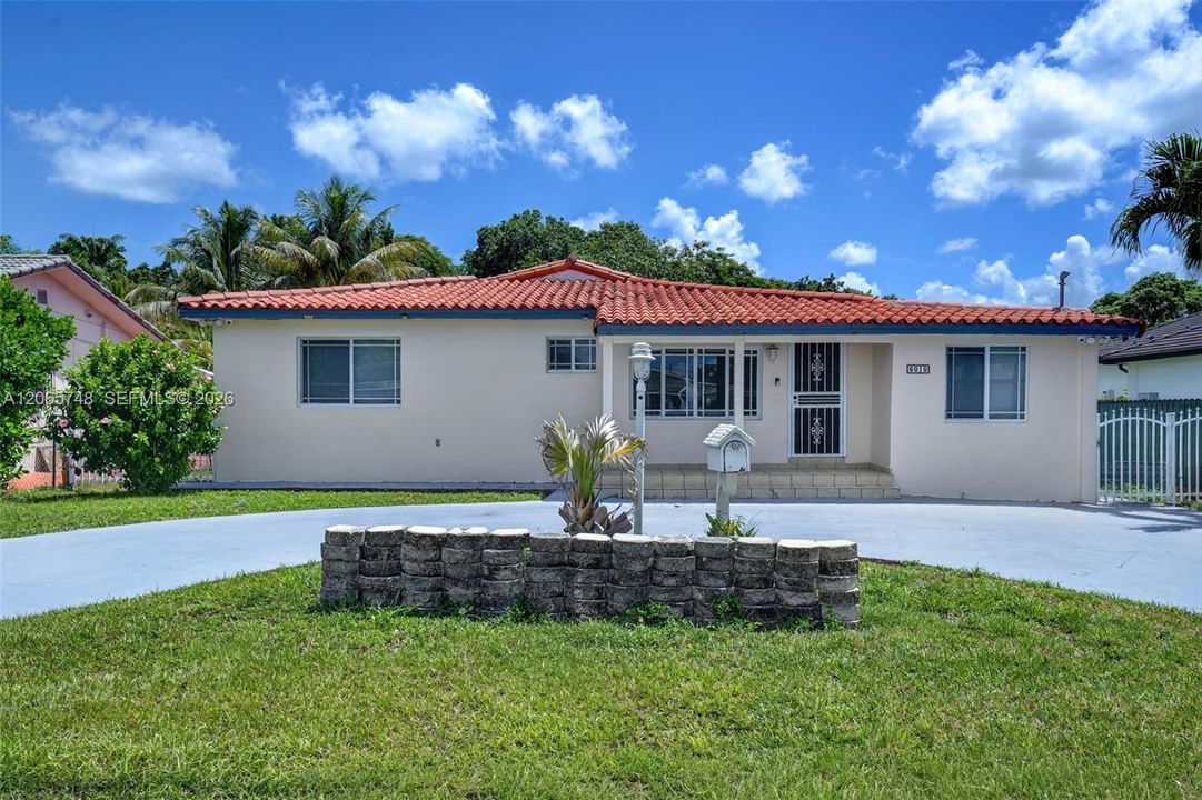 For Sale: $1,200,000 (3 beds, 2 baths, 2618 Square Feet)