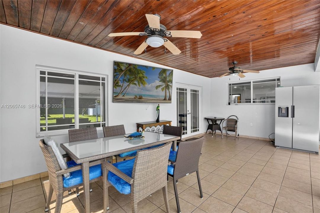 For Sale: $1,200,000 (3 beds, 2 baths, 2618 Square Feet)
