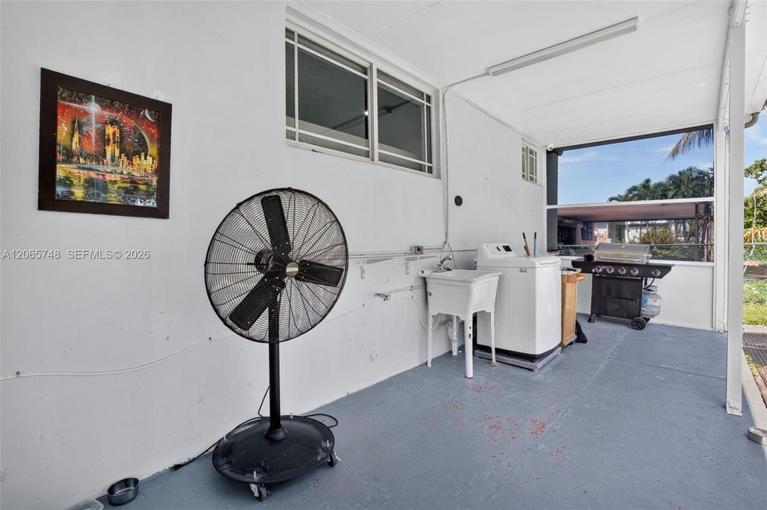For Sale: $1,200,000 (3 beds, 2 baths, 2618 Square Feet)