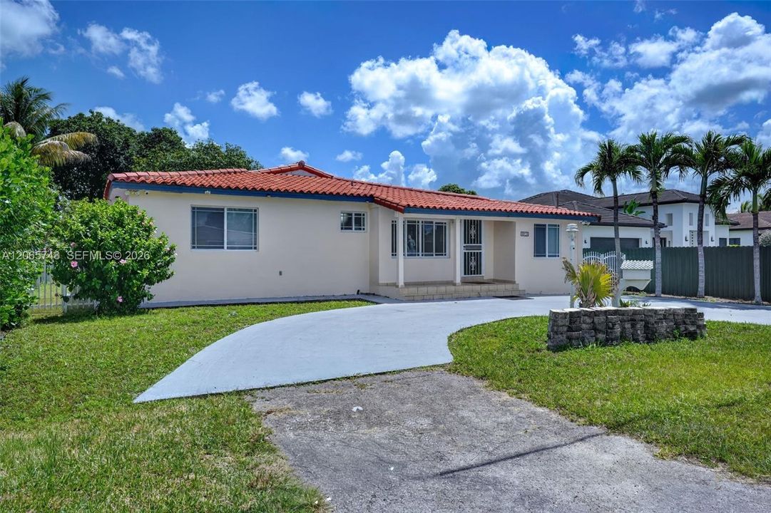 For Sale: $1,200,000 (3 beds, 2 baths, 2618 Square Feet)
