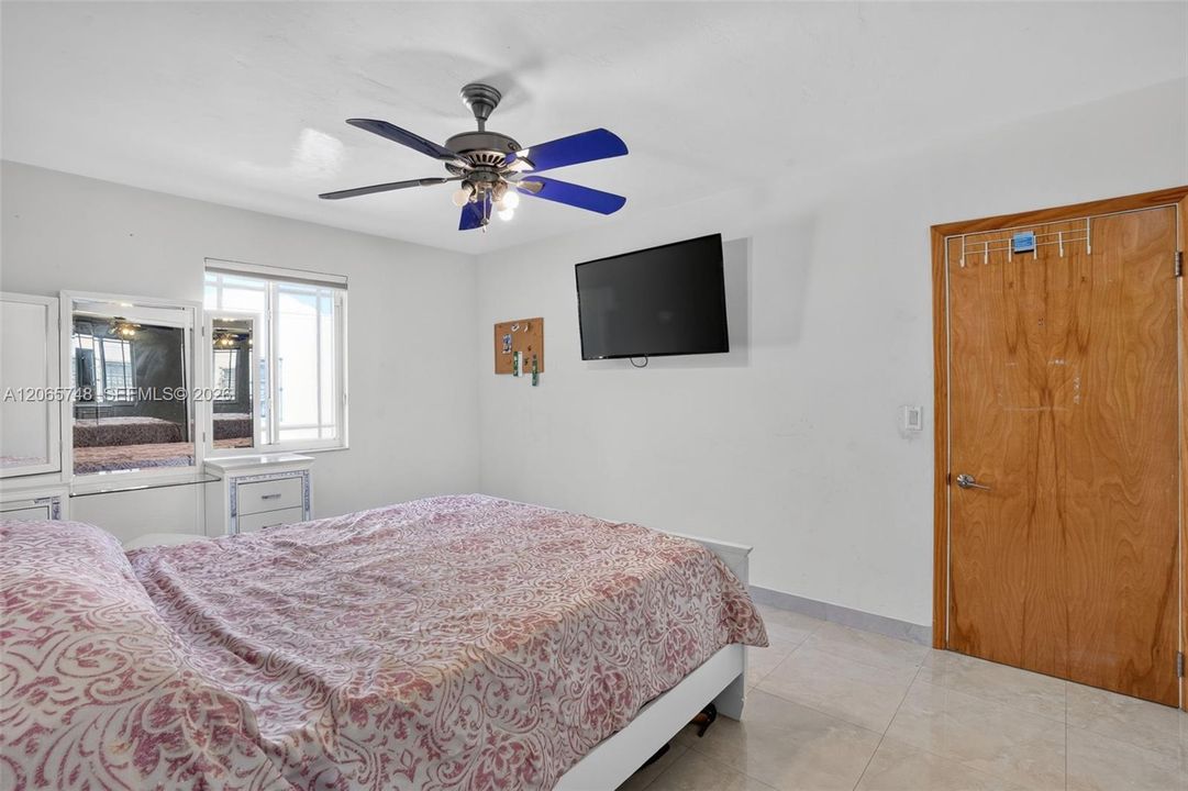 For Sale: $1,200,000 (3 beds, 2 baths, 2618 Square Feet)
