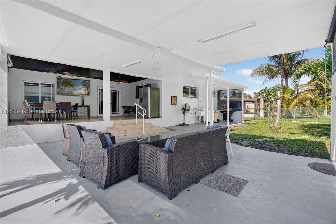For Sale: $1,200,000 (3 beds, 2 baths, 2618 Square Feet)
