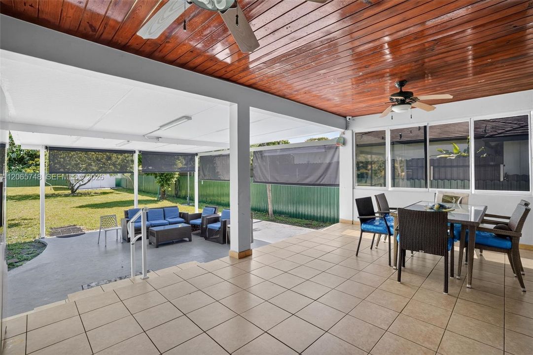 For Sale: $1,200,000 (3 beds, 2 baths, 2618 Square Feet)