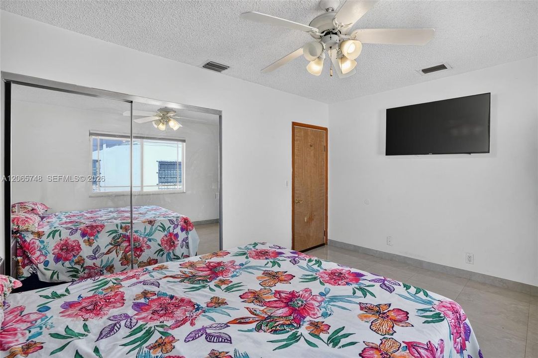 For Sale: $1,200,000 (3 beds, 2 baths, 2618 Square Feet)