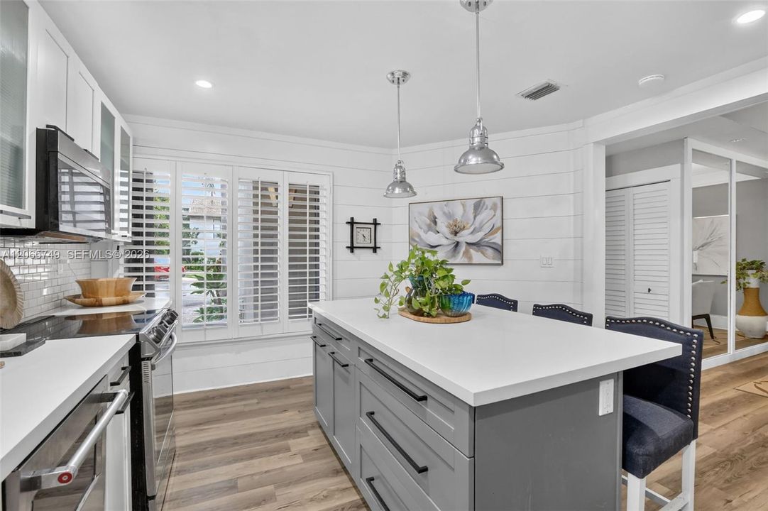 For Rent: $3,500 (3 beds, 2 baths, 1460 Square Feet)