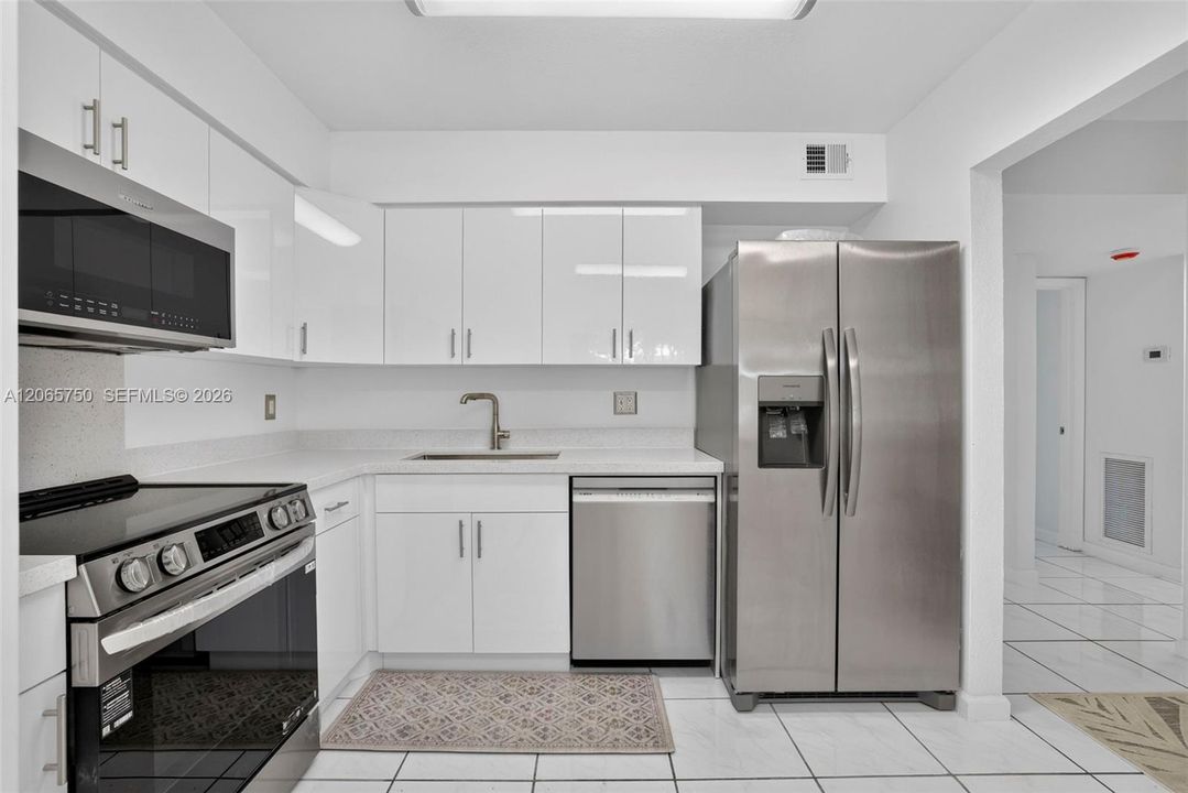 For Sale: $175,000 (2 beds, 2 baths, 1100 Square Feet)