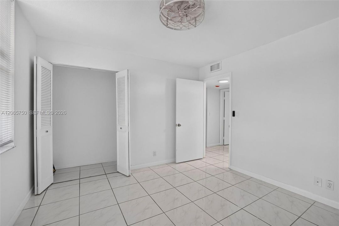 For Sale: $175,000 (2 beds, 2 baths, 1100 Square Feet)