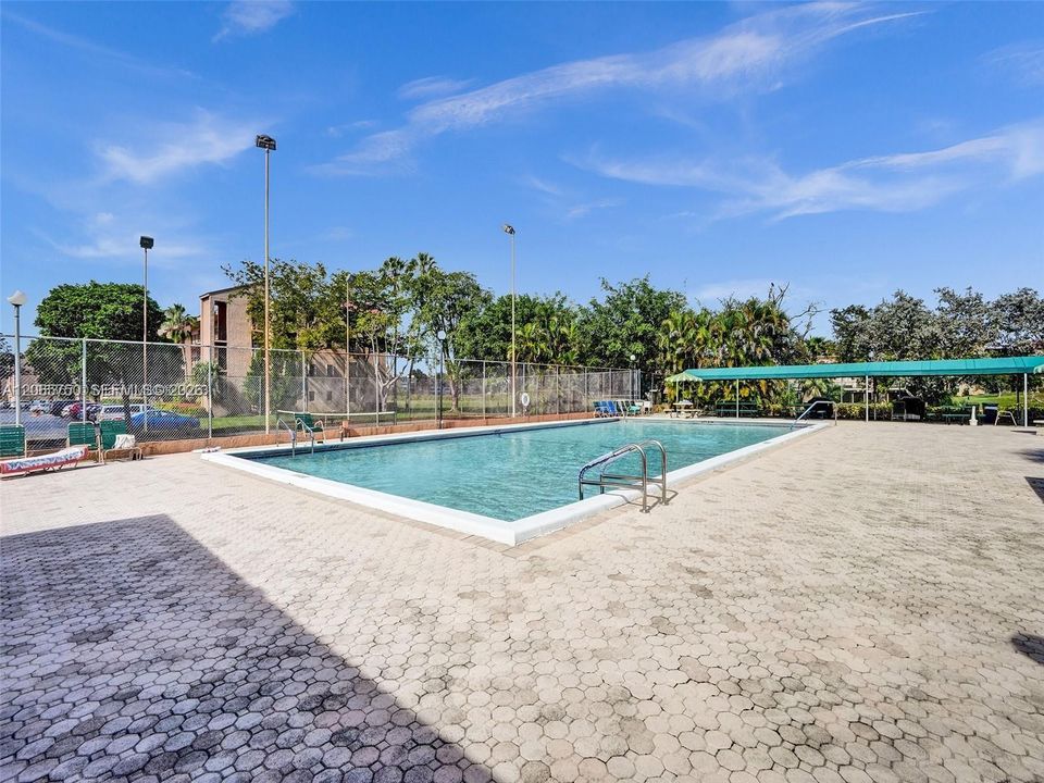 For Sale: $175,000 (2 beds, 2 baths, 1100 Square Feet)