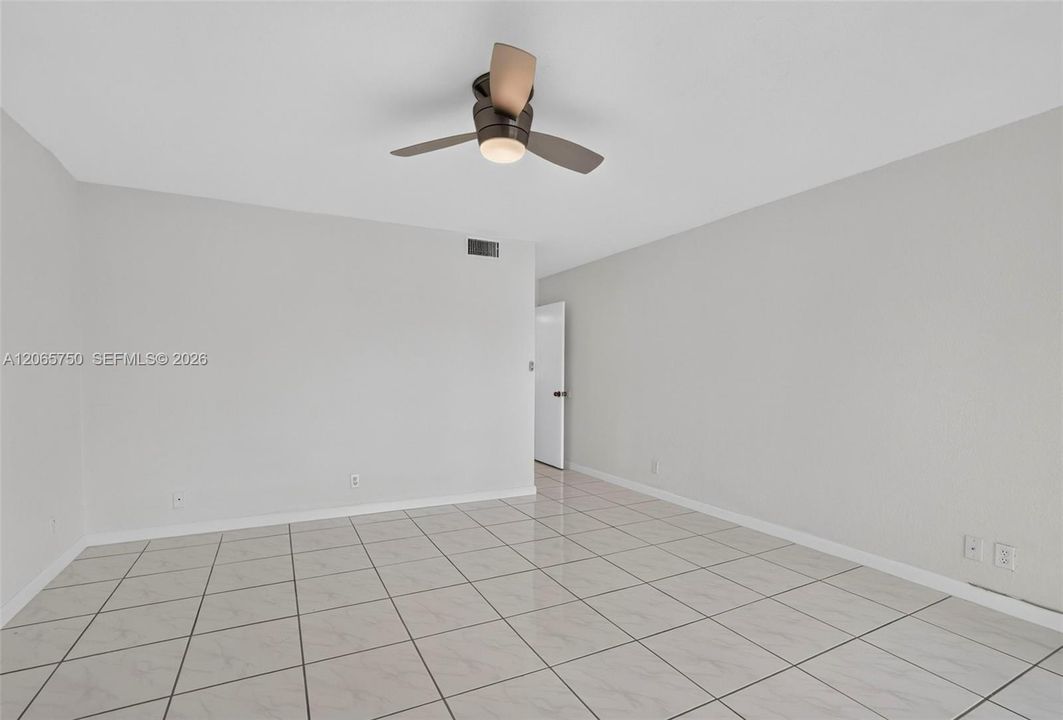 For Sale: $175,000 (2 beds, 2 baths, 1100 Square Feet)