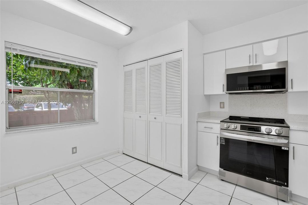 For Sale: $175,000 (2 beds, 2 baths, 1100 Square Feet)