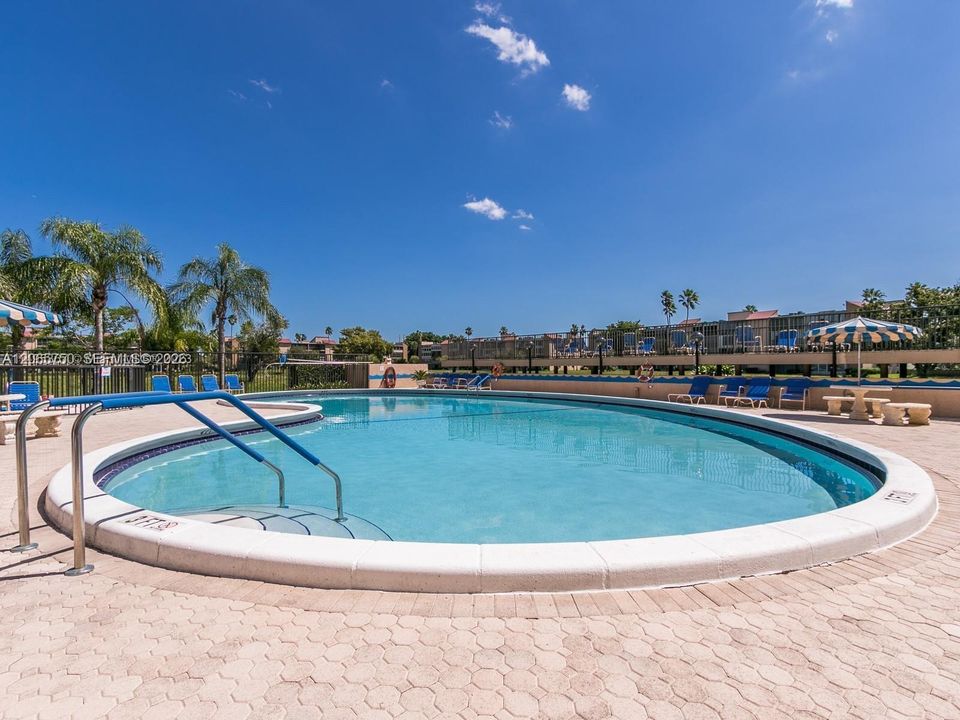 For Sale: $175,000 (2 beds, 2 baths, 1100 Square Feet)