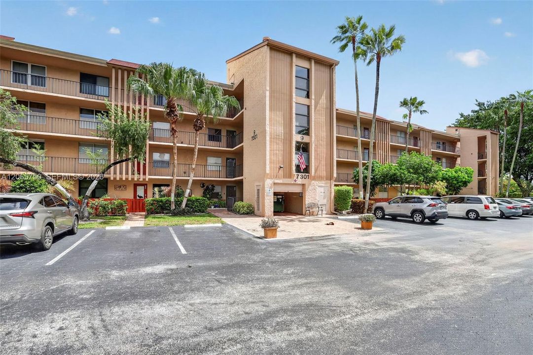 For Sale: $175,000 (2 beds, 2 baths, 1100 Square Feet)