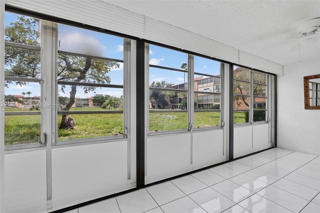 For Sale: $175,000 (2 beds, 2 baths, 1100 Square Feet)