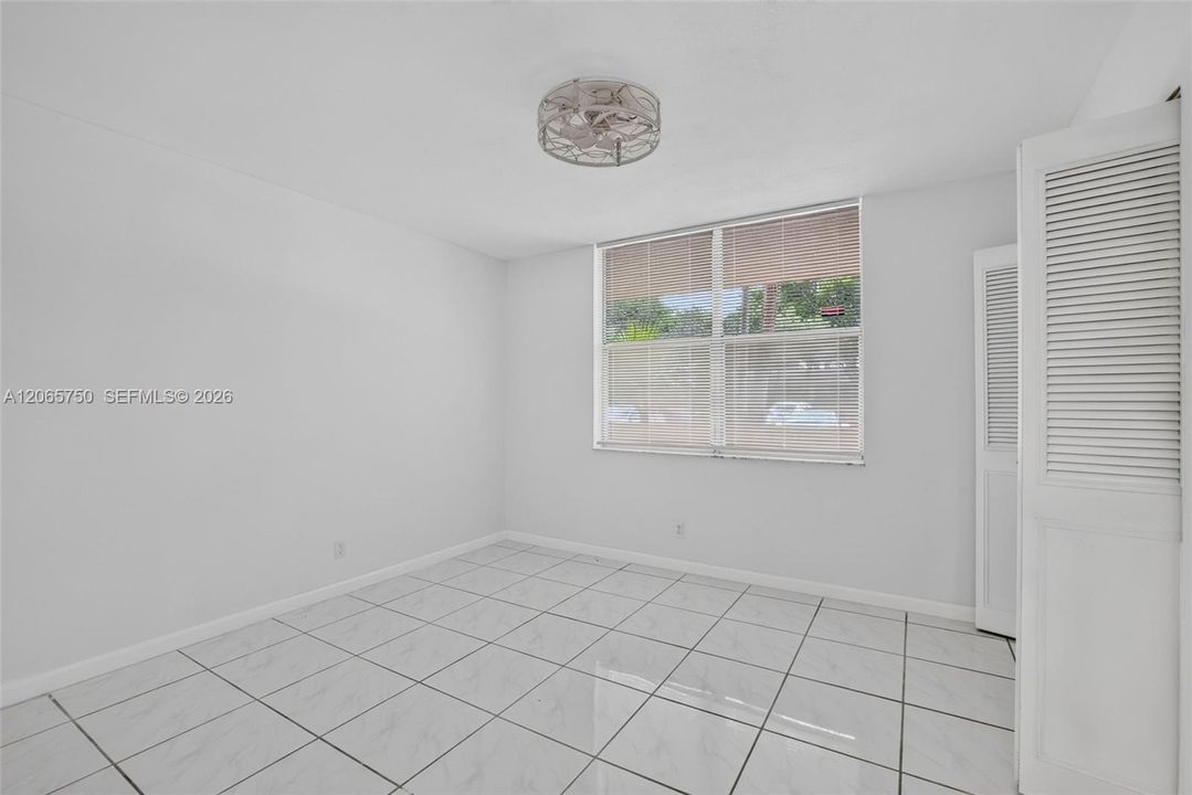 For Sale: $175,000 (2 beds, 2 baths, 1100 Square Feet)