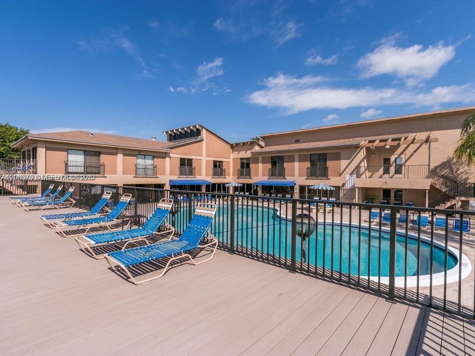 For Sale: $175,000 (2 beds, 2 baths, 1100 Square Feet)
