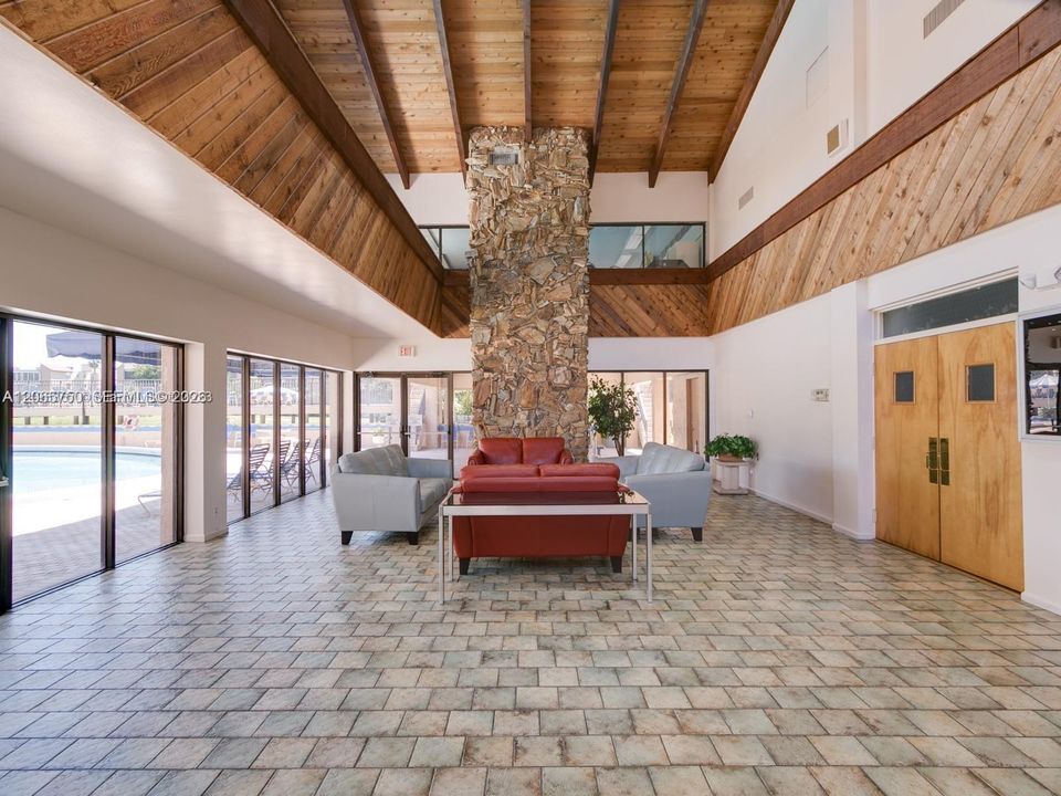 For Sale: $175,000 (2 beds, 2 baths, 1100 Square Feet)