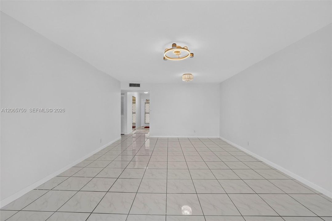 For Sale: $175,000 (2 beds, 2 baths, 1100 Square Feet)