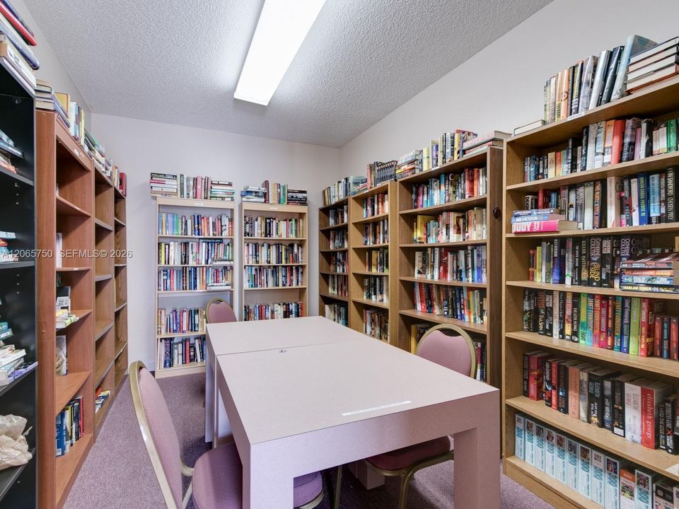 For Sale: $175,000 (2 beds, 2 baths, 1100 Square Feet)