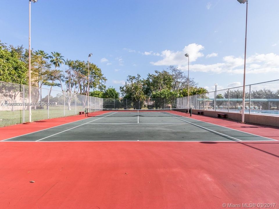 For Sale: $175,000 (2 beds, 2 baths, 1100 Square Feet)