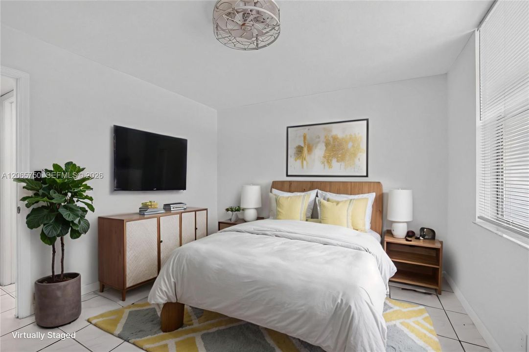For Sale: $175,000 (2 beds, 2 baths, 1100 Square Feet)