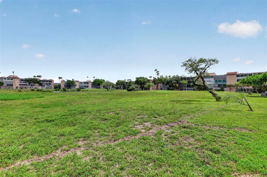 For Sale: $175,000 (2 beds, 2 baths, 1100 Square Feet)