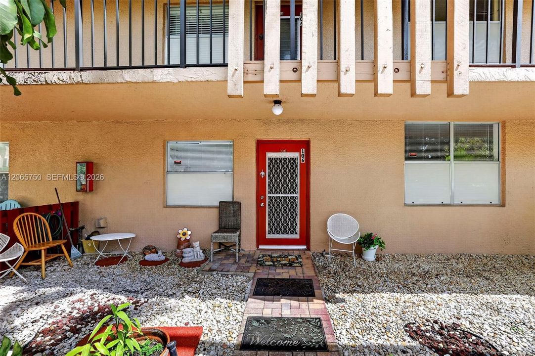 For Sale: $175,000 (2 beds, 2 baths, 1100 Square Feet)