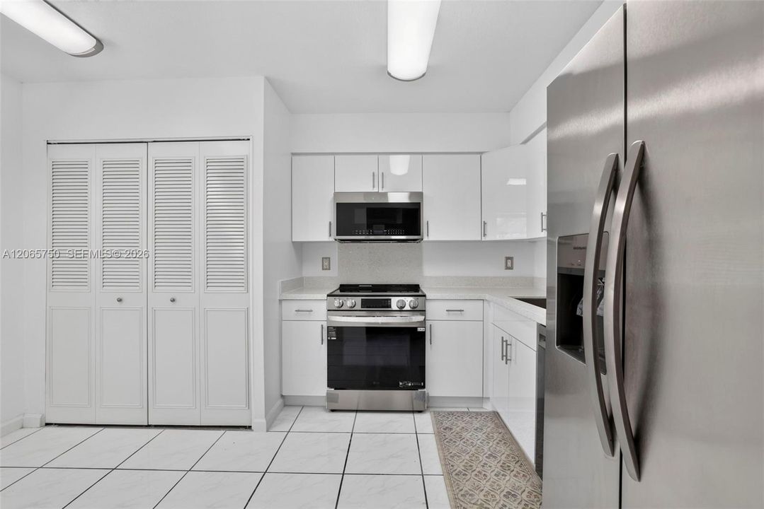 For Sale: $175,000 (2 beds, 2 baths, 1100 Square Feet)