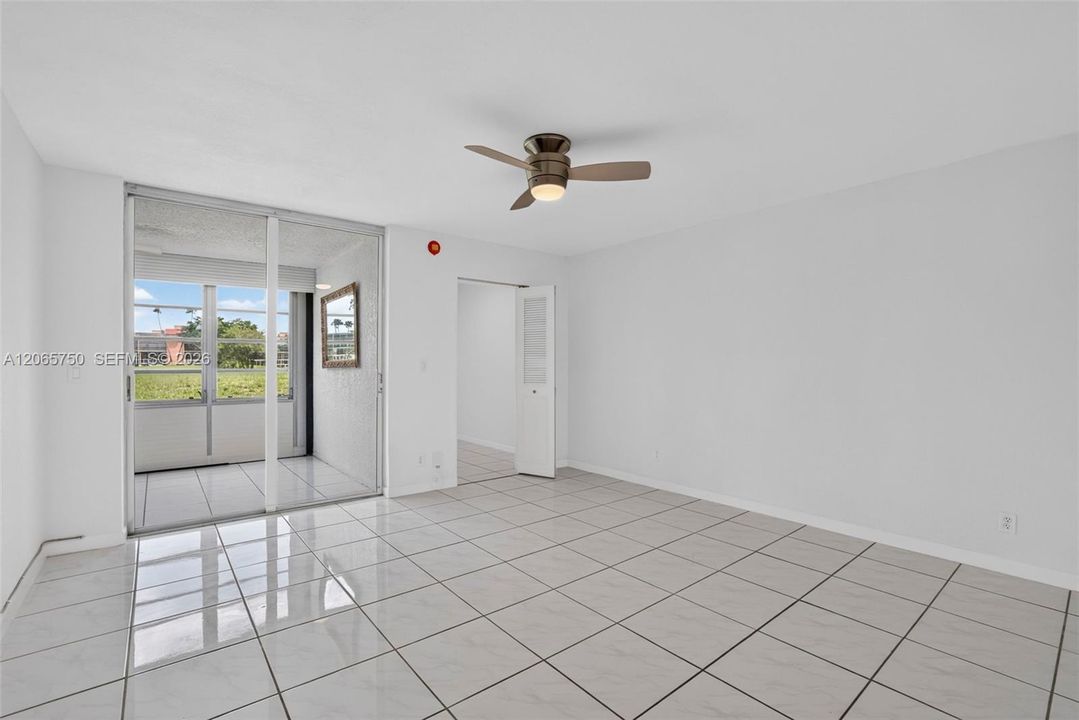 For Sale: $175,000 (2 beds, 2 baths, 1100 Square Feet)