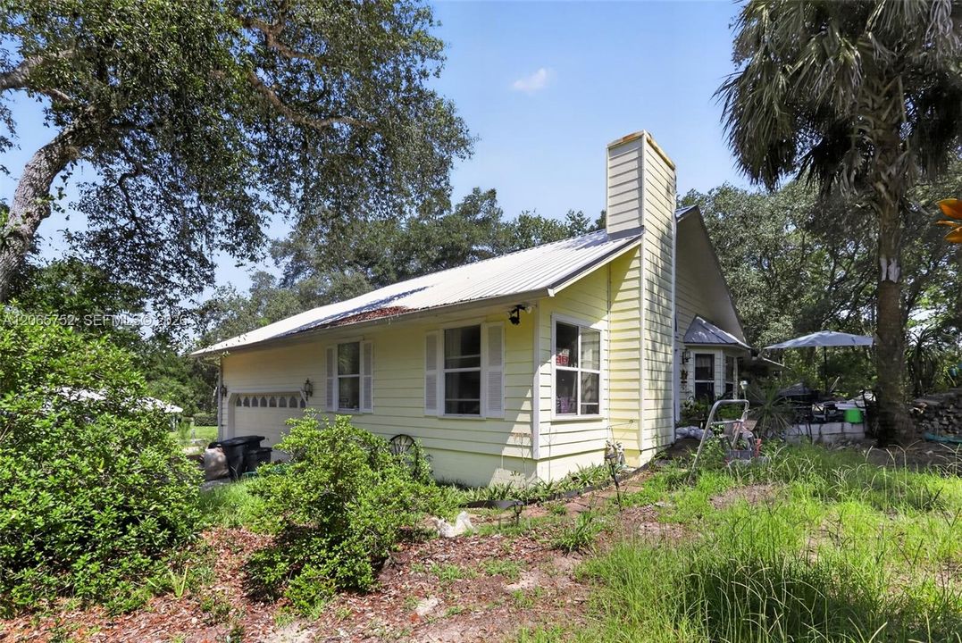For Sale: $260,000 (3 beds, 2 baths, 2330 Square Feet)