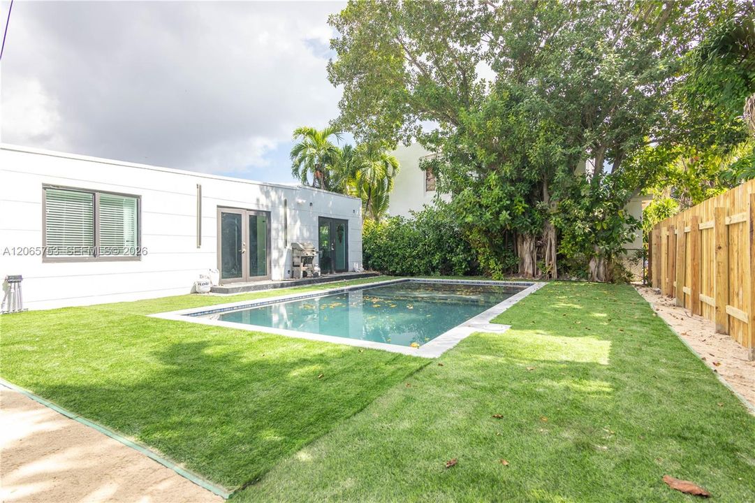 For Sale: $1,499,900 (5 beds, 4 baths, 1566 Square Feet)