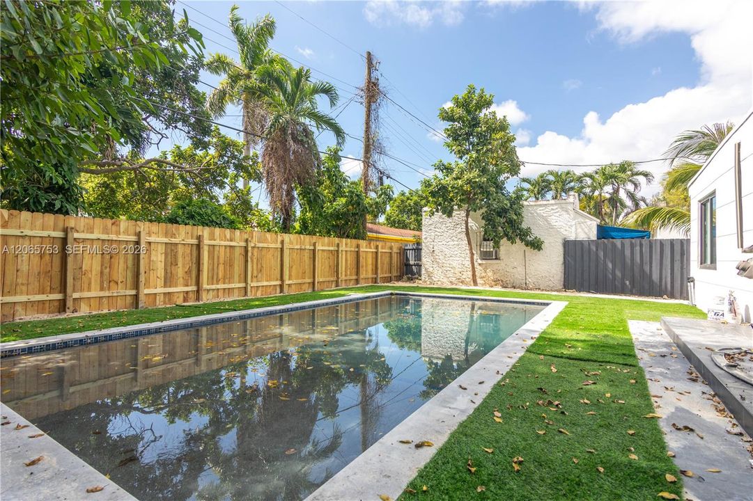 For Sale: $1,499,900 (5 beds, 4 baths, 1566 Square Feet)