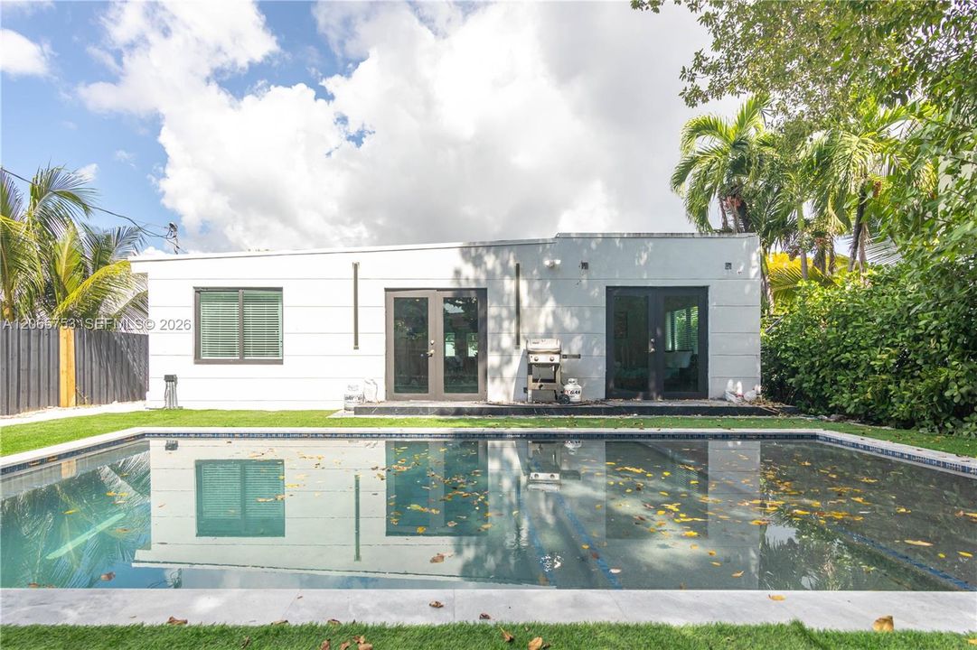 For Sale: $1,499,900 (5 beds, 4 baths, 1566 Square Feet)