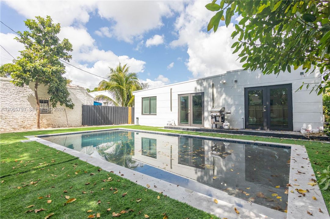 For Sale: $1,499,900 (5 beds, 4 baths, 1566 Square Feet)